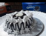 A picture of step 8 of Oreo chocolate cake.
