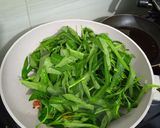 Foto langkah ke 2 dari resep Tumis Kangkung.
