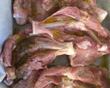 Foto del paso 2 de la receta: Muslos de pollo en salsa a la criolla