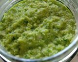 Zeller- és petrezselyemlevél pesto recept fázis 3 fotója