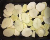 Foto del paso 2 de la receta Lomo de cerdo con patatas y verduras al horno🍆