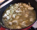 Une image de l'étape 11 de Poulet aux oignons,combavas,crème et gingembre.