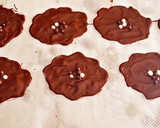 Foto del paso 5 de la receta: Tarta mousse de natillas de chocolate y fresa