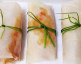 Foto del paso 7 de la receta: Rollitos mixtos de navidad con cebolla caramelizada y tomate