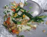 Foto langkah ke 1 dari resep Nasi Goreng Teri Daun Jeruk.