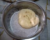 Foto langkah ke 4 dari resep Roti Sobek Ubi Ungu Kukus.
