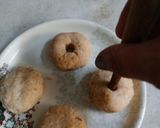 A picture of step 3 of Bread donuts.