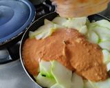 Foto del paso 4 de la receta: Calabacines🥒🍲🥫 en salsa de pimiento rojo y tomate asado🍅🌶️🧅