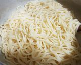 صورة لخطوة 3 من وصفة سباغيتي بالصلصة البيضاء 🍝 أكلة سريعة ولذيذة 🍗😋