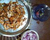 A picture of step 1 of Chicken bharta.