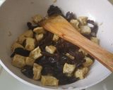 Foto langkah ke 3 dari resep Tumis Tahu dan Jamur kuping.