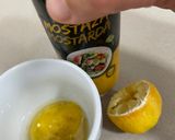 Foto del paso 2 de la receta: Salmón a la miel mostaza con espárragos verdes en papillot, freidora de aire