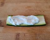 Une image de l'étape 3 de Roll frais de courgette apéritif.