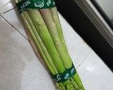 Foto langkah ke 1 dari resep Tumis Asparagus Saus Tiram.
