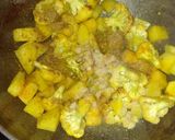 ফুলকপি আলু ডালনা(foolkopi aloo dalna recipe in bengali) রেসিপি ধাপ - 3 ছবি
