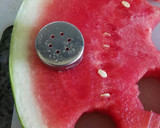 Foto del paso 1 de la receta: Brochetas de sandía, jamón, queso y cherrys