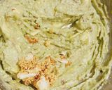 A picture of step 2 of Burnt garlic avocado sandwich.