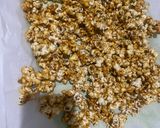 Foto langkah ke 4 dari resep Salted Caramel Popcorn.