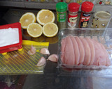 Foto del paso 1 de la receta: Pechugas de pavo adobadas al limón