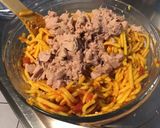 Une image de l'étape 7 de Timbale de spätzles aux tomates, thon, emmental et curcuma.