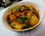 कुकर में बनी गोभी आलू की सब्जी(cooker se bni gobhi aloo ki sabzi recipe in hindi) रेसिपी चरण 4 फोटो