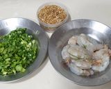 รูปขั้นตอนการทำที่ 1 ของ ข้าวต้มกุ้ง
