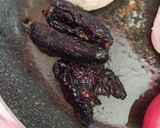 Foto del paso 2 de la receta: Codillo con papas en salsa de chile seco