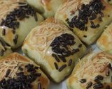 Foto langkah ke 6 dari resep Bolen Pisang Cokelat Keju.