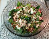 Foto del paso 3 de la receta: Ensalada verde con frutillas y mucho más