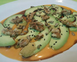 Foto del paso 5 de la receta: Ensalada de aguacate, salmorejo y frutos secos