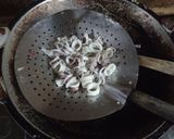 Foto langkah ke 2 dari resep Cumi Cabe Ijo.