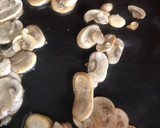 Foto del paso 2 de la receta: Champiñones al ajillo con un toque de orégano, para tapear