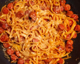Foto del paso 2 de la receta: Pasta con salchichas y queso