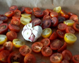 Foto del paso 1 de la receta: Tosta de tomates asados, mozzarella y jamón