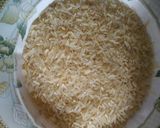 A picture of step 1 of Dambun Shinkafa.