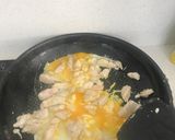 รูปขั้นตอนการทำที่ 2 ของ ก๋วยเตี๋ยวคั่วไก่ กรอบนอกนุ่มใน