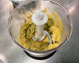 Une image de l'étape 2 de Sauce salade à la moutarde, herbes et cornichons.