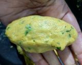 A picture of step 5 of Besan Ke Gatte.