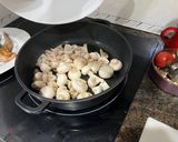 Foto del paso 3 de la receta: Conejo en salsa de champiñones