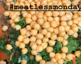 Foto del paso 3 de la receta: Salteado de espárragos y kale con garbanzos