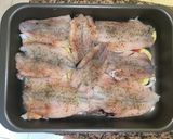 Foto del paso 3 de la receta: 1.Pescadilla especiada al horno con guarnición