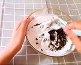 A picture of step 3 of Oreo Ice cream.