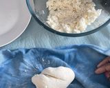 Une image de l'étape 2 de Beignet de manioc accompagné de coco.