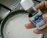 A picture of step 2 of Tricolour panacota.