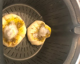 Foto del paso 6 de la receta: Huevos Touché! Tosta de huevos poché, sobre ajo puerro y cebolla morada