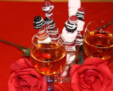Foto del paso 4 de la receta: Banderillas de frutos rojos con chocolate y bombón