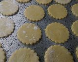 Foto del paso 2 de la receta: Galletitas de limón sin manteca 🍋