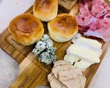 Hình bước làm 4 của món Đĩa phô mai thịt nguội ăn chơi