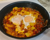 Foto del paso 3 de la receta: Huevos rotos con chorizo