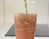 A picture of step 2 of Organic Dark Chocolate Smoothie.
